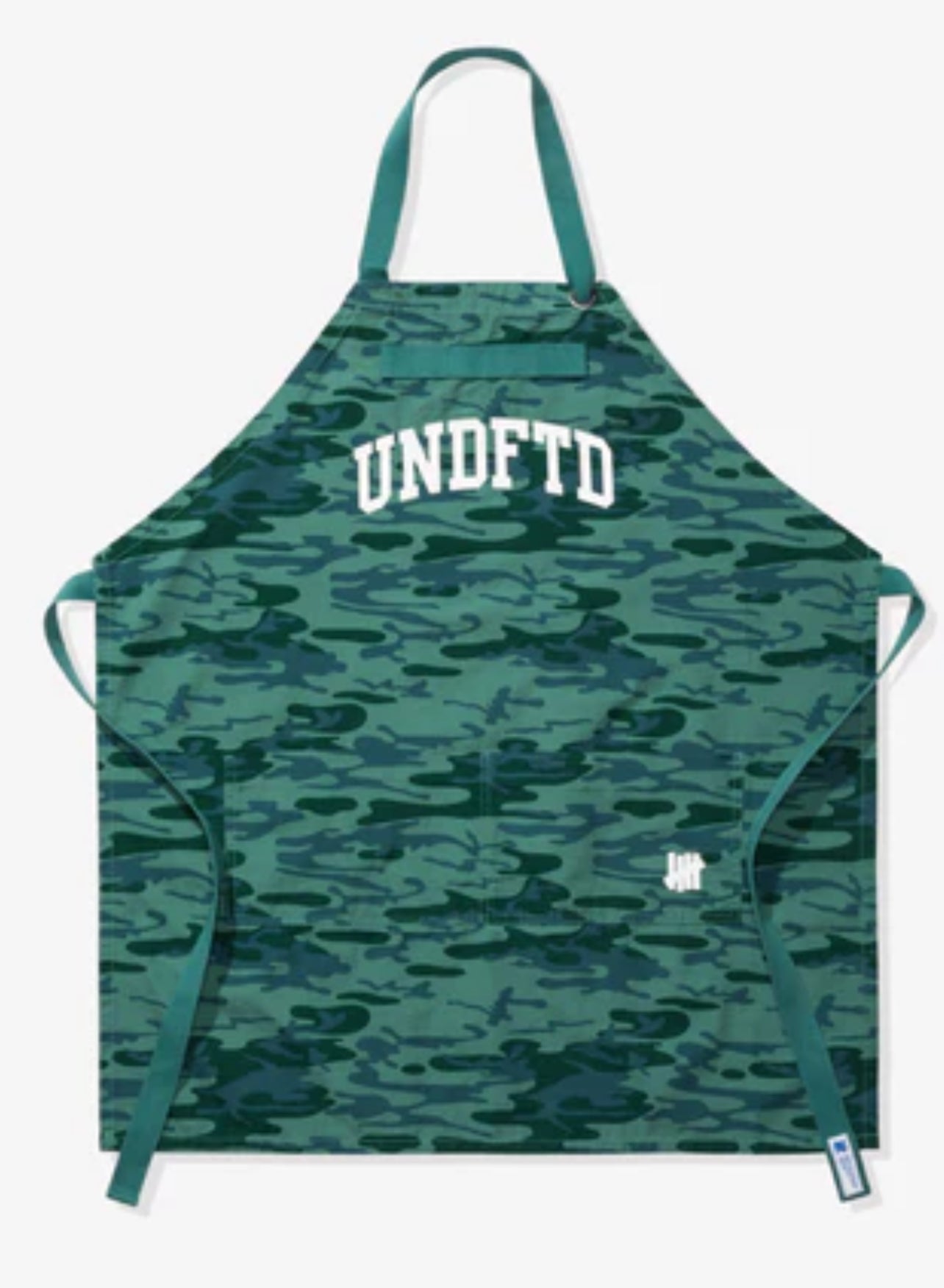 UNDEFEATED - camo apron greens